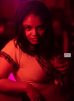 Dimple - puta in New Delhi Photo 1 of 2