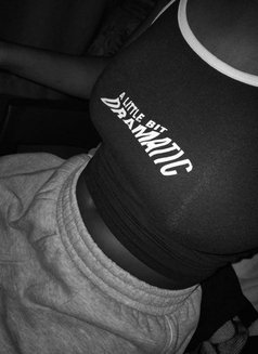 Dimples - escort in Nairobi Photo 2 of 3