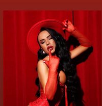 Dina - Acompañantes transexual in Al Manama Photo 1 of 8
