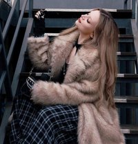 Dina - puta in Dubai Photo 1 of 6