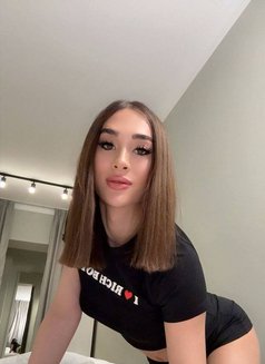 Dina - Transsexual escort in Riyadh Photo 2 of 8