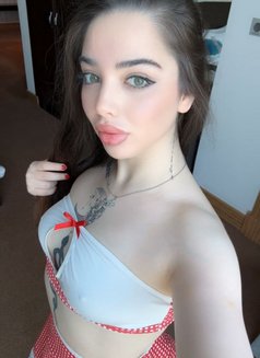 Monika new young bebe - puta in Al Manama Photo 6 of 12