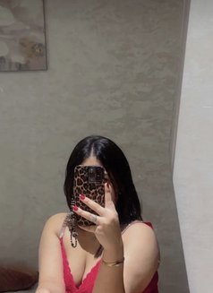 Dina - escort in Jeddah Photo 2 of 5