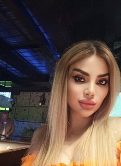 DINA - puta in Dubai Photo 5 of 6