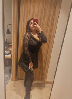 Dina - Male escort in Doha Photo 2 of 4