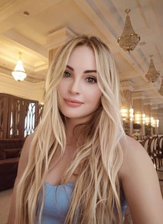 Dina - escort in Hong Kong Photo 1 of 7