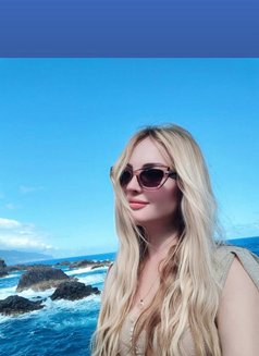 Dina - escort in Hong Kong Photo 3 of 7