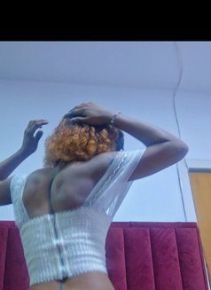 Dinah - escort in Accra Photo 2 of 4
