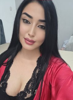 Dinar - escort in Muscat Photo 3 of 7
