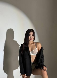 Dinara - puta in Hong Kong Photo 1 of 12