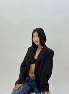 Dinara - puta in Hong Kong Photo 4 of 12