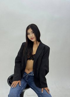 Dinara - puta in Hong Kong Photo 5 of 12