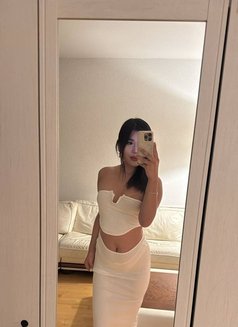 Dinara - puta in Hong Kong Photo 6 of 12