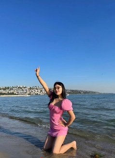 Dinara - puta in Hong Kong Photo 7 of 12