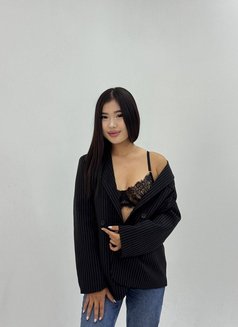 Dinara - puta in Hong Kong Photo 8 of 12