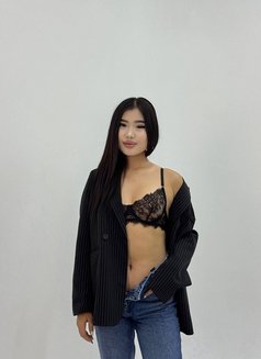 Dinara - puta in Hong Kong Photo 9 of 12