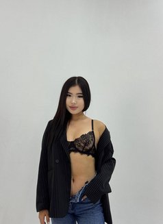 Dinara - puta in Hong Kong Photo 11 of 12