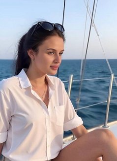 Dinara - puta in Khobar Photo 1 of 5