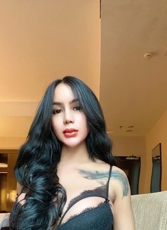 Dinda Boomshell with BigBoobs - Acompañantes transexual in Jakarta Photo 9 of 11