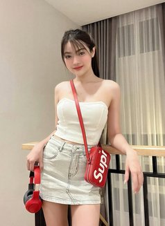 Felicia - escort in Surabaya Photo 3 of 3