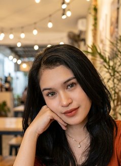 Dinda - escort in Jakarta Photo 2 of 3