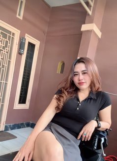 Dini - puta in Jakarta Photo 3 of 6