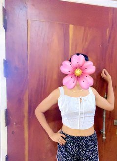 Dinu / independent silm girl - puta in Colombo Photo 10 of 10