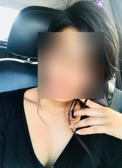 Dinu - escort in Colombo Photo 1 of 5