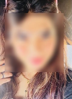 Dinu - escort in Colombo Photo 4 of 5