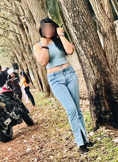 Dinu - escort in Colombo Photo 5 of 5