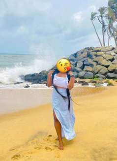 Dinushi - escort in Colombo Photo 2 of 3