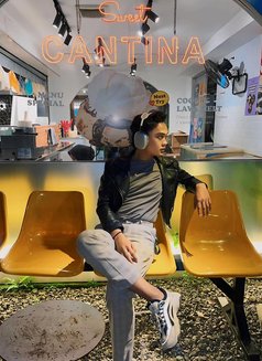 Dio Anando - Male escort in Bali Photo 4 of 7