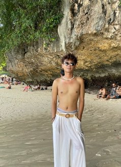 Dio Anando - Male escort in Bali Photo 17 of 17