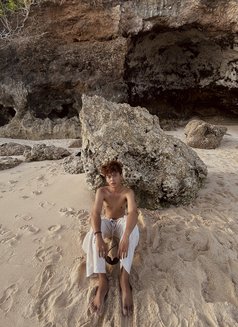 Dio - Acompañantes masculino in Bali Photo 5 of 12