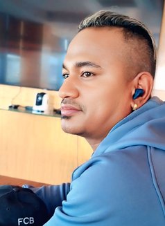 Dioendra - Acompañantes masculino in Kathmandu Photo 2 of 3