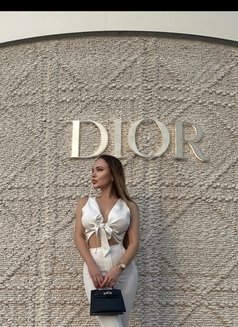 Dior Downtown - puta in Dubai Photo 5 of 18