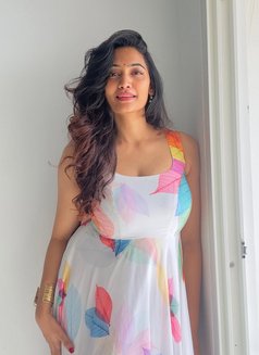 Dipanshi - escort in Candolim, Goa Photo 2 of 6