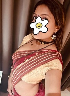 Dipanshi - escort in Lucknow Photo 2 of 4