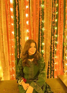 Dipanshi - escort in Surat Photo 5 of 6