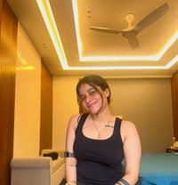 Mansi Patel - puta in Vadodara