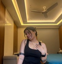 Mansi Patel - puta in Vadodara