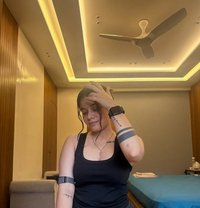 Mansi Patel - puta in Vadodara