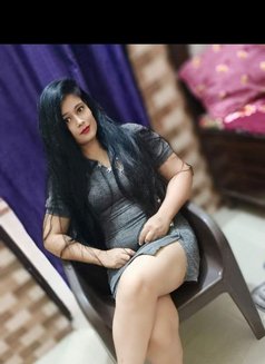 Dipanshi Singh - puta in Lucknow Photo 5 of 5