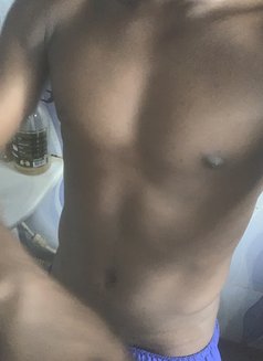 Dipdonawe - Acompañantes masculino in Riyadh Photo 1 of 5