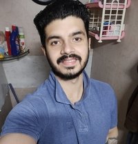 Dipesh - Intérprete masculino de adultos in New Delhi