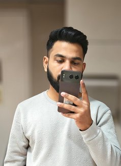 Dipesh - masseur in Pune Photo 1 of 3