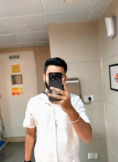 Dipesh - masseur in Pune Photo 2 of 3