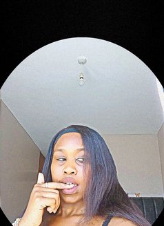 Dirtiecenir - puta in Kisii Photo 2 of 8