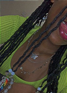 Dirtiecenir - puta in Kisii Photo 5 of 8