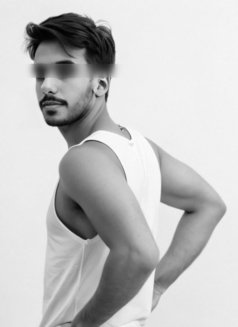 Discover True Luxury With Faisal - Male escort in London Photo 3 of 5